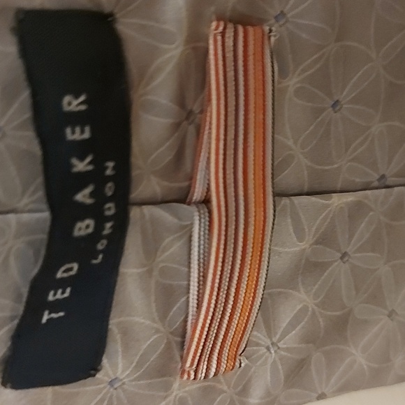 Ted Baker Men's Tie/ Silver Grey/Floral Design/ Accessories/ Silk/ Designer - Picture 3 of 6